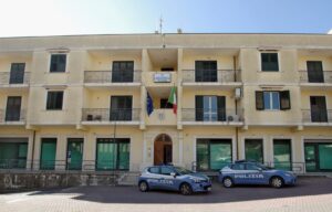 Polizia di Stato Focus ‘ndrangheta: controllato cantiere presso un istituto scolastico. Elevate sanzioni per 28.400 euro