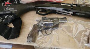 REGGIO CALABRIA: AD ARGHILLÀ E RIONE MARCONI TORNANO I CARABINIERI, ANCORA DROGA E ARMI.